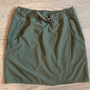 Patagonia Fleetwith Skort in Olive green, size XS
